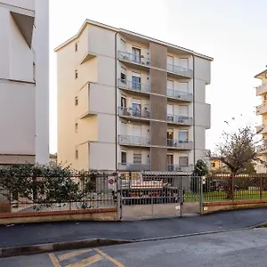 Quiet And Bright Flats With Balcony , Piza Włochy